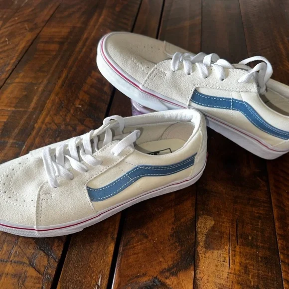 NWOB Vans Sk8-Low White and Blue Women's Sneakers Woman’s Sz 8 - Picture 2 of 10